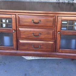 Broyhill Lighted Sideboard / Buffet Cabinet - Solid Wood