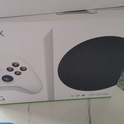 Xbox Series S 512 GB SSD with 2 controllers LIKE NEW