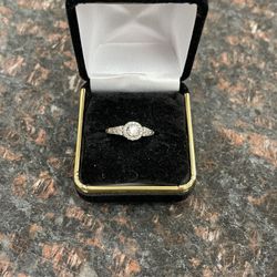 Lady’s 14k W/g Ring 