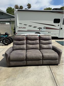 Recliner sofa