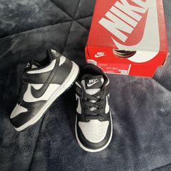 Brand New Nike Dunk Low 7c