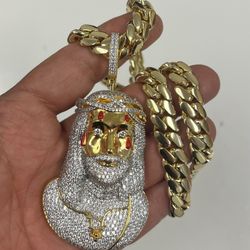 iced out AAA+ simulated lab diamonds Jesus pendant and Cuban Links necklace🔥🔥🔥