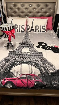 Paris Quern Comforter Set With Lamp And Sign