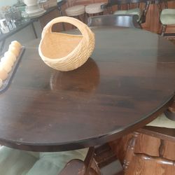 Solid Wood Table And 6 Chairs With 2 Leaves Plus Table Padding