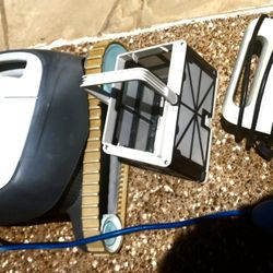 Dolphin robotic Pool Vacuum/ cleaner