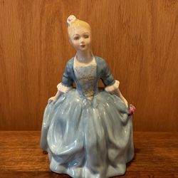 AUTHENTIC Vintage Royal Doulton Figurine A Child from Williamsburg 1963 HN 2154