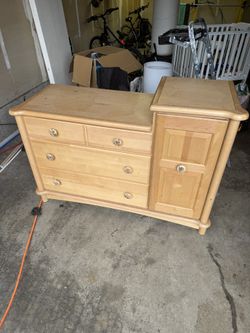 Dresser 