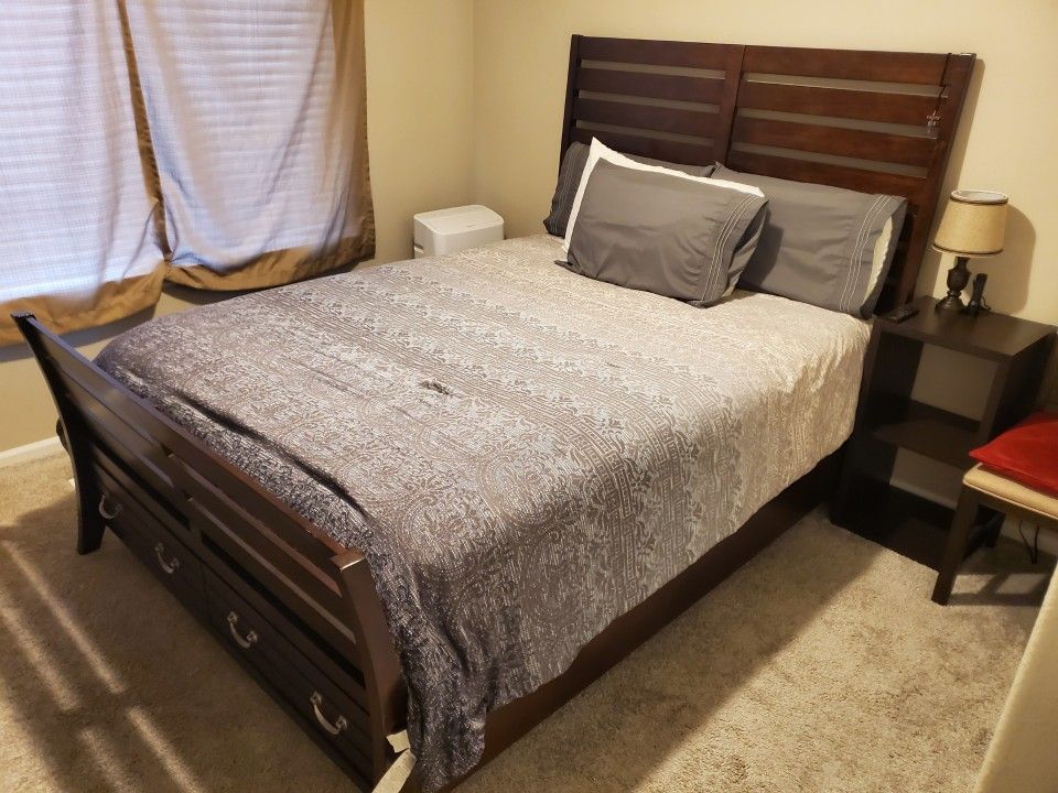 Queen Wooden Bed Frame W/ 7inch Mattress
