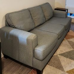 Comfy & Stylish 3-Seater Sofa – Great Condition!