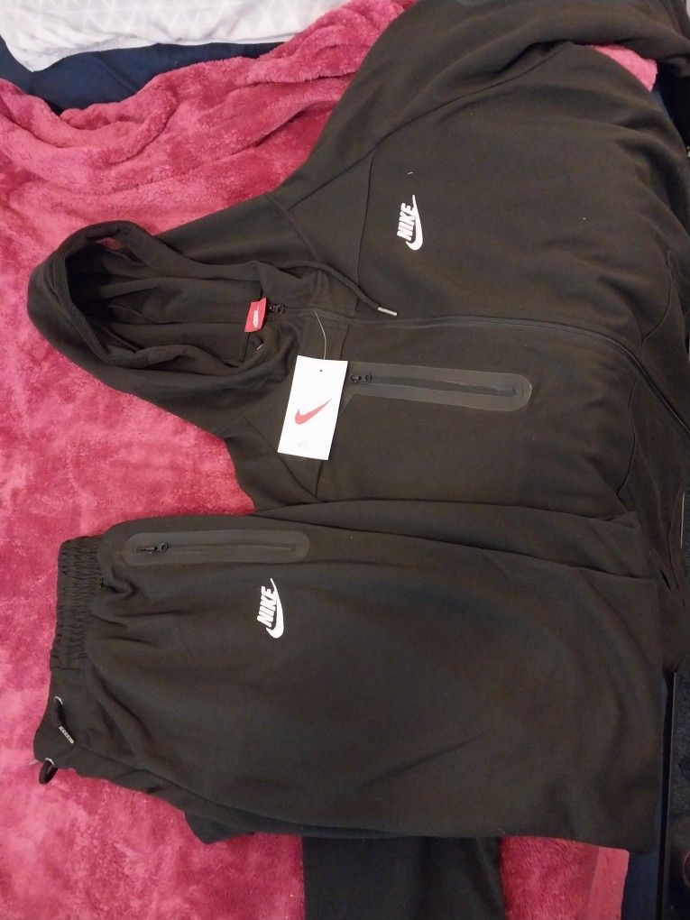 Nike jogging Suits