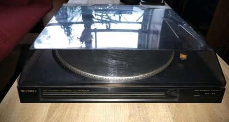 Vintage Hitachi HT-MD 28 Turntable Tested In Good Condition