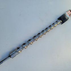 Milwaukee 1 1/8 × 18 Inch Solid Carbide Drill Bit