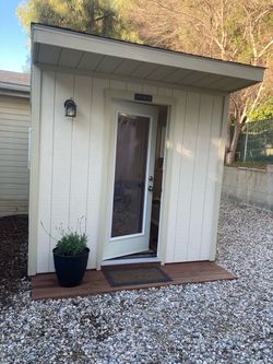 Beautiful She Shed/ Office