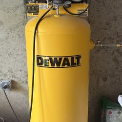 Dewalt 60 Gallon Air Compressor 3.5 Hp 11cfm