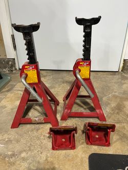 Set of 2 heavy-duty jack stands + two chocks
