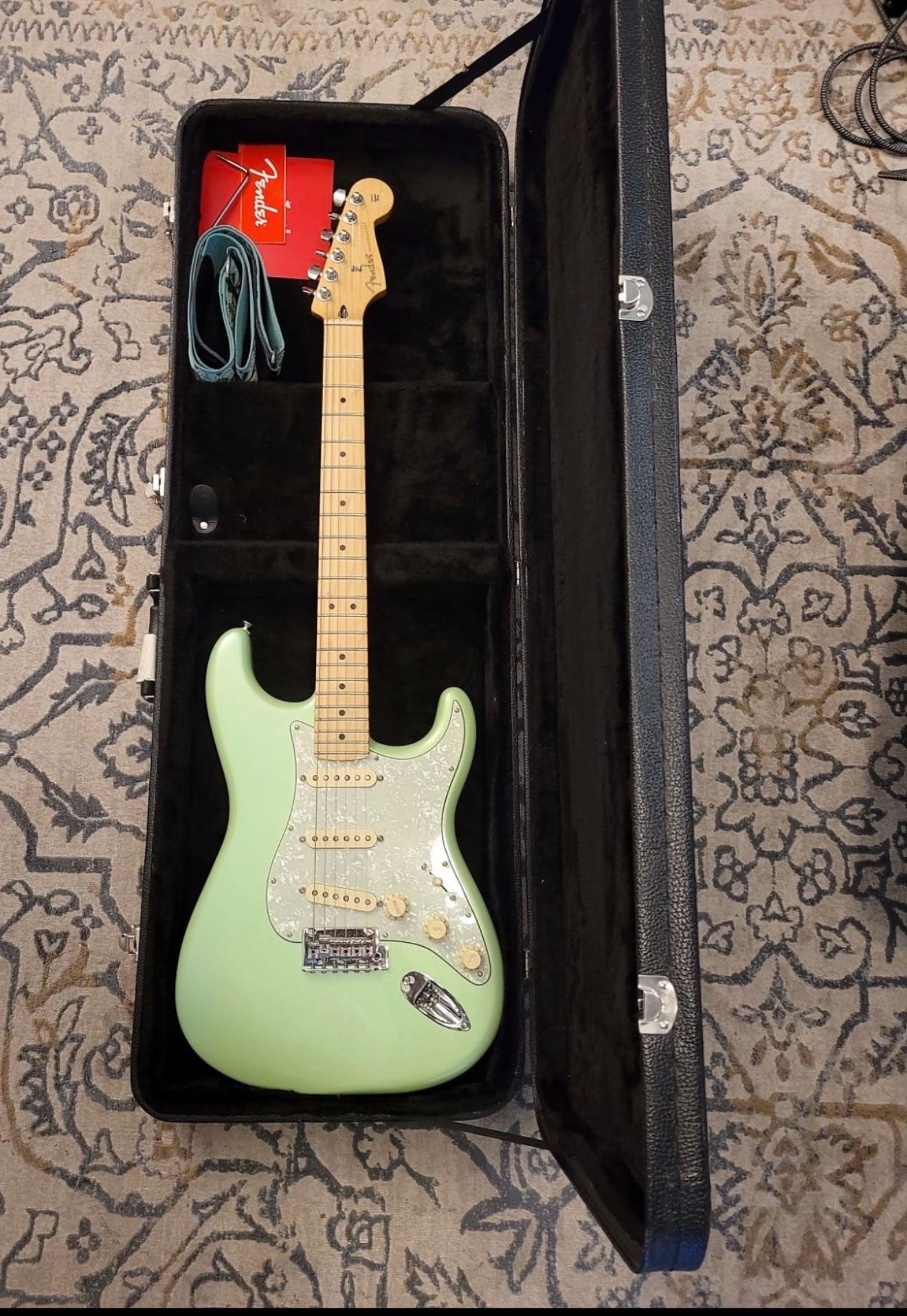 Fender Stratocaster Surf Pearl MIM With Extras