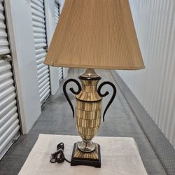 BEAUTIFUL UNIQUE CERAMIC TABLE LAMP FROM UTTERMOST LIGHTING, ABSOLUTELY FABULOUS LAMP THAT WILL BLOW YOUR FRIENDS AWAY!!! 