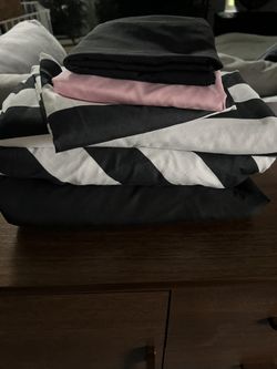 Black Twin Duvet, Twin Sheet Set And 2 Pillowcases 