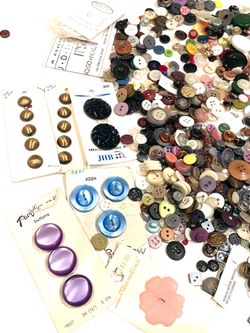 1.75# Old Buttons Unsorted