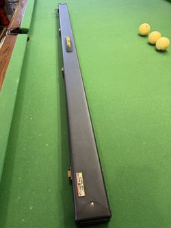 Riley Snooker Cue w/ Protective Cue Holder & Extension