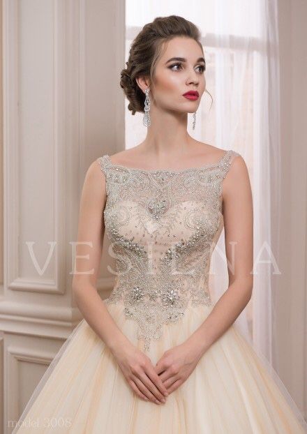 * Absolutely Brand New* Beautiful Wedding Gown