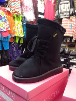 Ugg like boots black