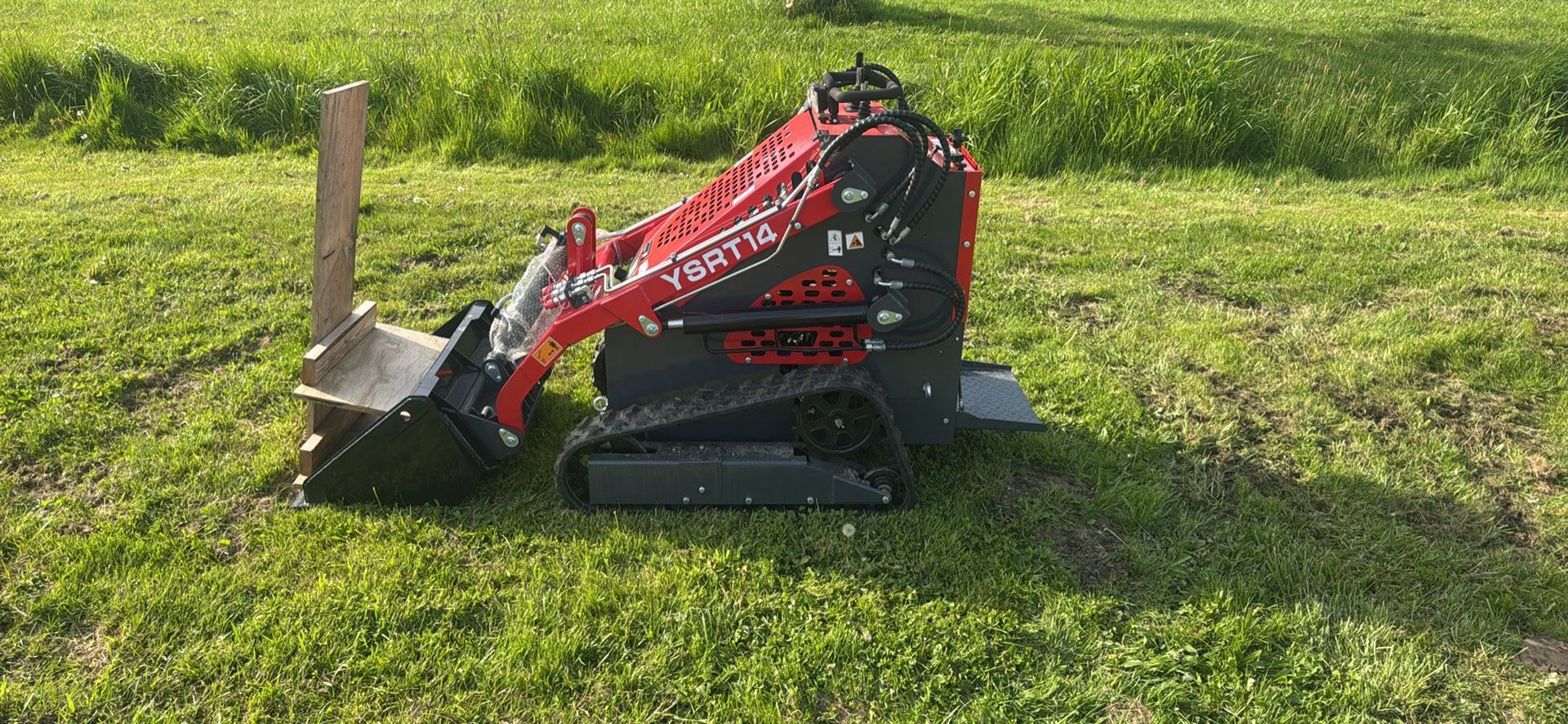 Skid Steer / Bucket Loader - Easy To Run