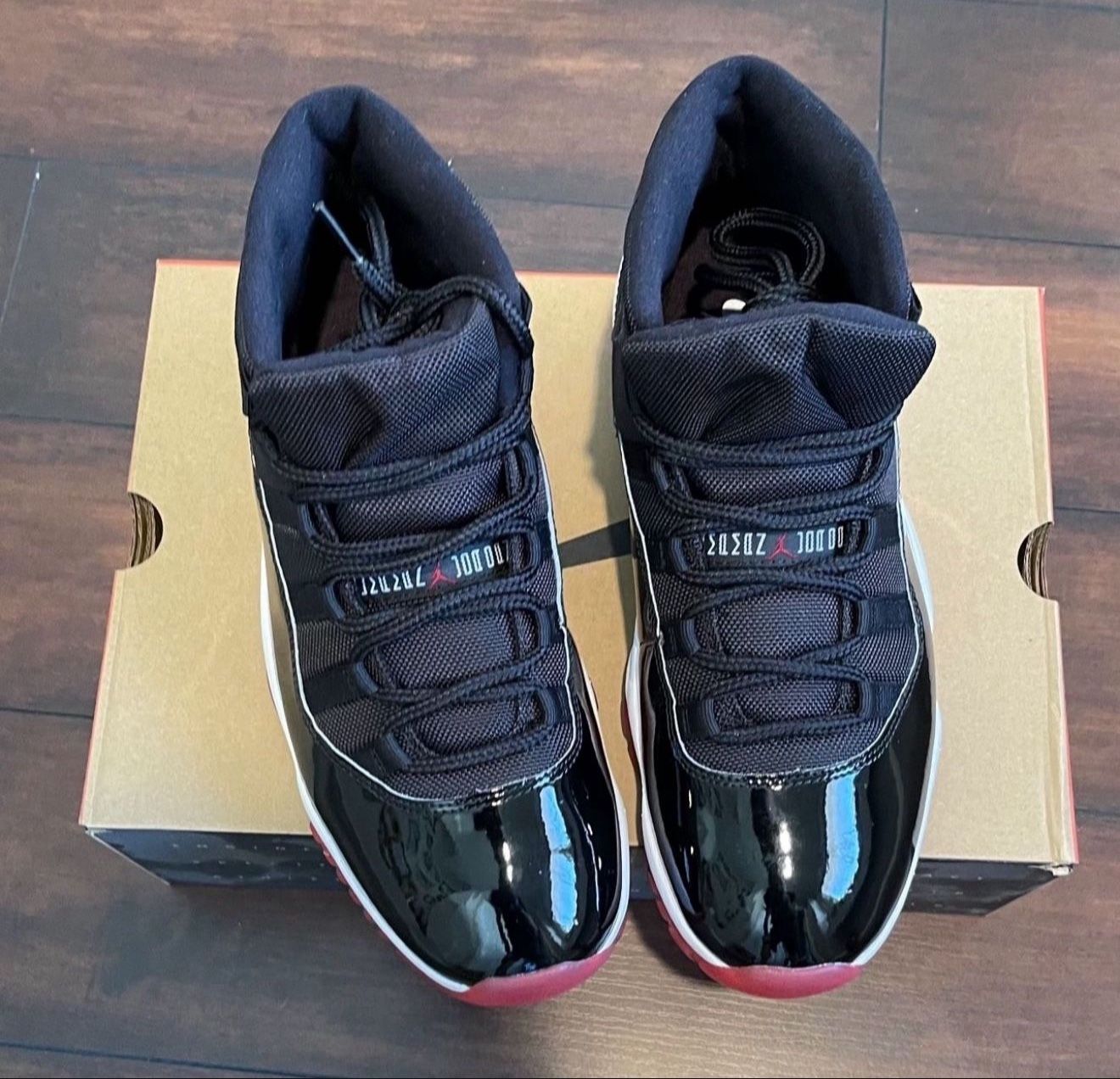 Jordan 11 Playoff Bred Size 10.5 VNDS 