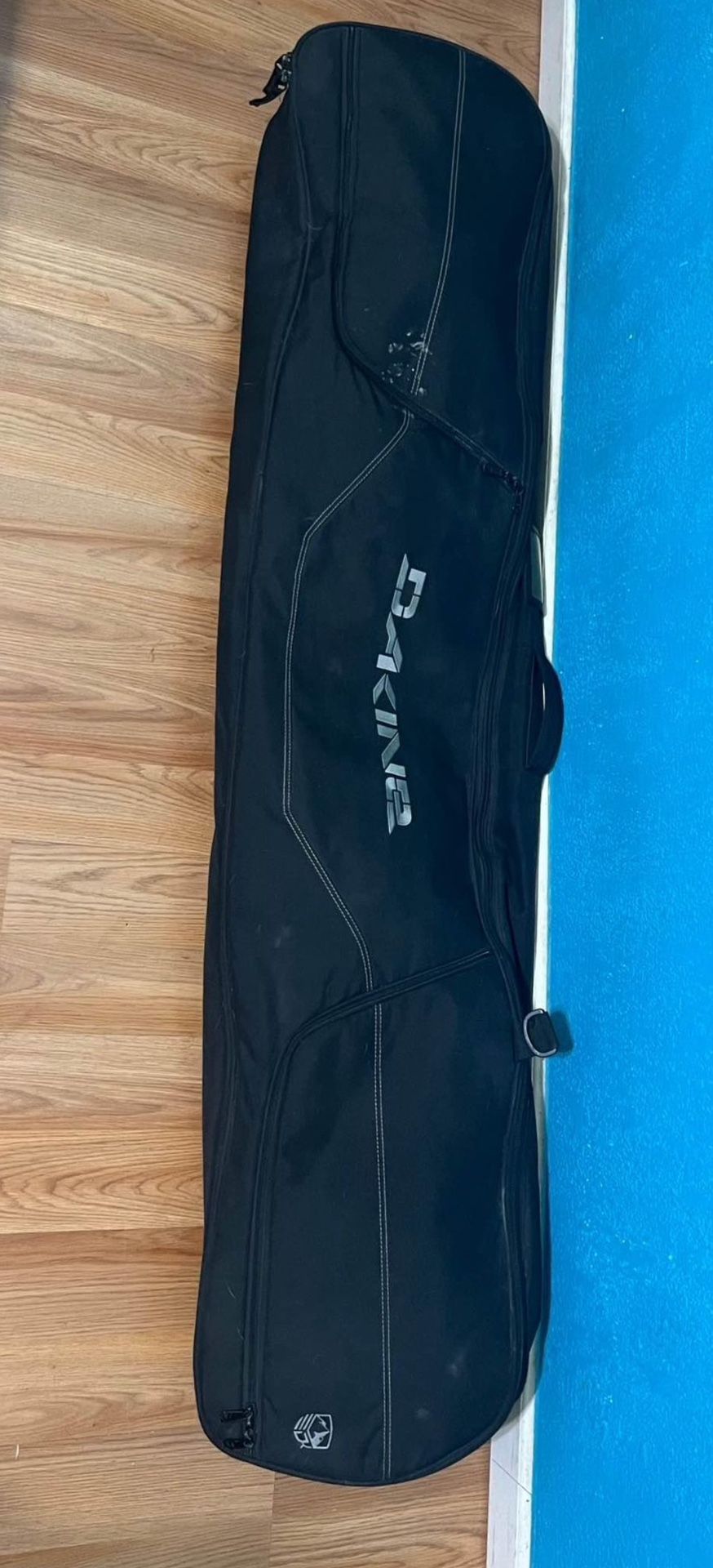 SNOWBOARD, SNOWBOARDING GEAR AND BAG