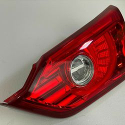 2014-2017 INFINITI Q50 RIGHT PASSENGER SIDE TRUNK LID MOUNTED TAILLIGHT LAMP