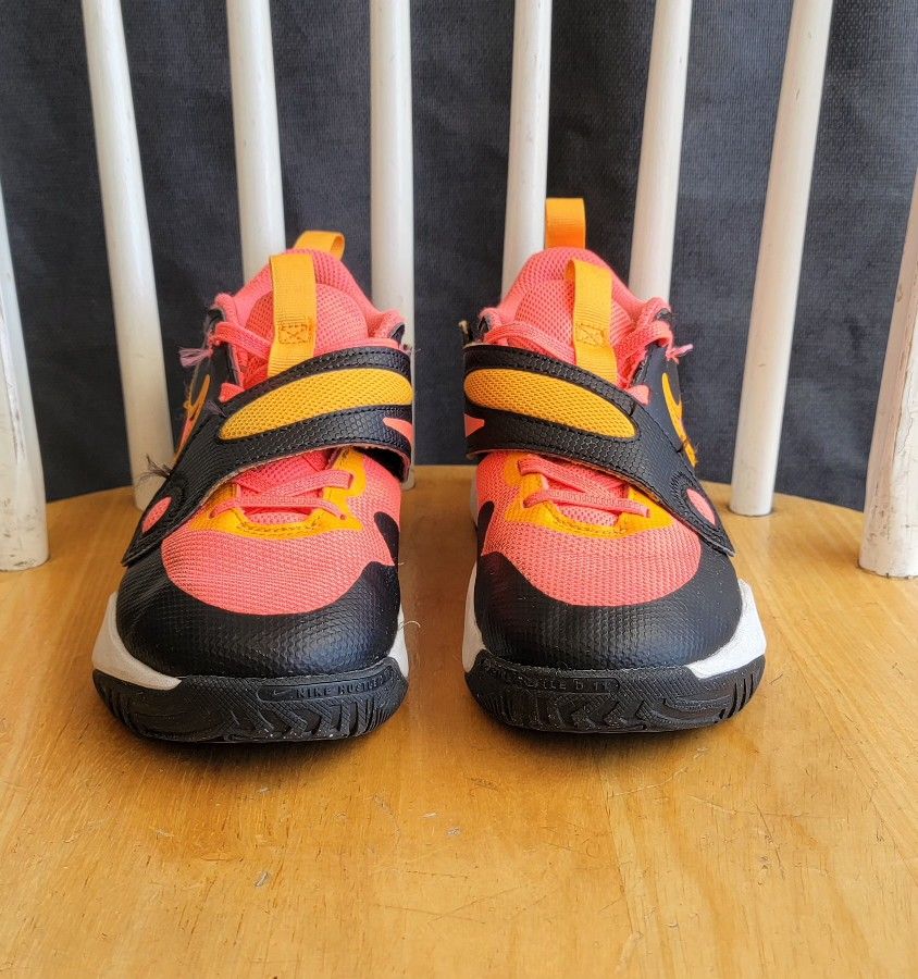 Nike Team Hustle D 11 Big Kids' Basketball Shoes