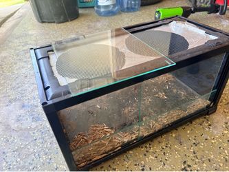 Reptile enclosure