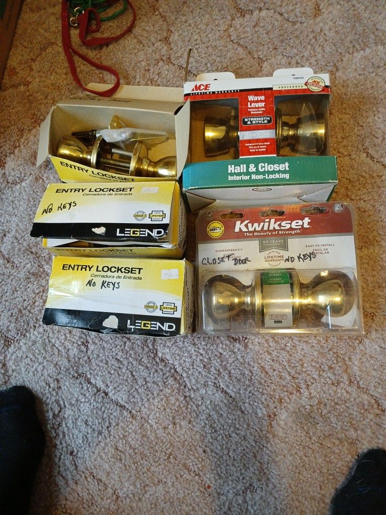 Five Brass Colored Door Locks, Three Need Keys, Two For Closet Doors