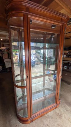 Lighted/ Mirrored 5 shelf Curio