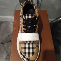 Burberry Shoes Brand New Only One Size Left Size 9