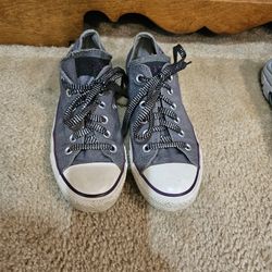 Woman's 7.5 Converse All- Star Shoes 