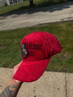 Gorra San Judas Tadeo Nueva con Etiqueta — Suede Rojo Paisley Rhinestones — Limited