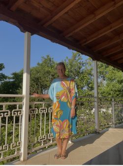 Trina Turk Blue Yellow Floral Caftan Kaftan Dress Size S 6 to 8 , PRE OWNED EXCELLENT