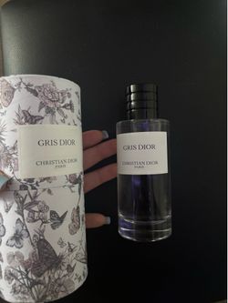 Gris Dior perfume
