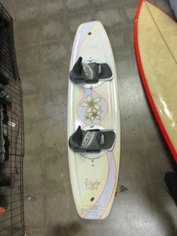 UIsed Connelley wake Girl 136cm WAKEBOARD W Small Bindings- SKU: 64373-5