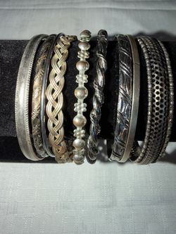 LOT OF VARIOUS SILVER TONE BANGLE BRACELETS