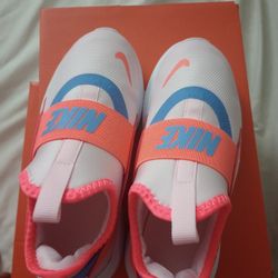 Nike Kids' Grade School Flex Runner 4 Shoes

