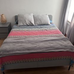 Queen Memory Foam mattress + Bed frame 