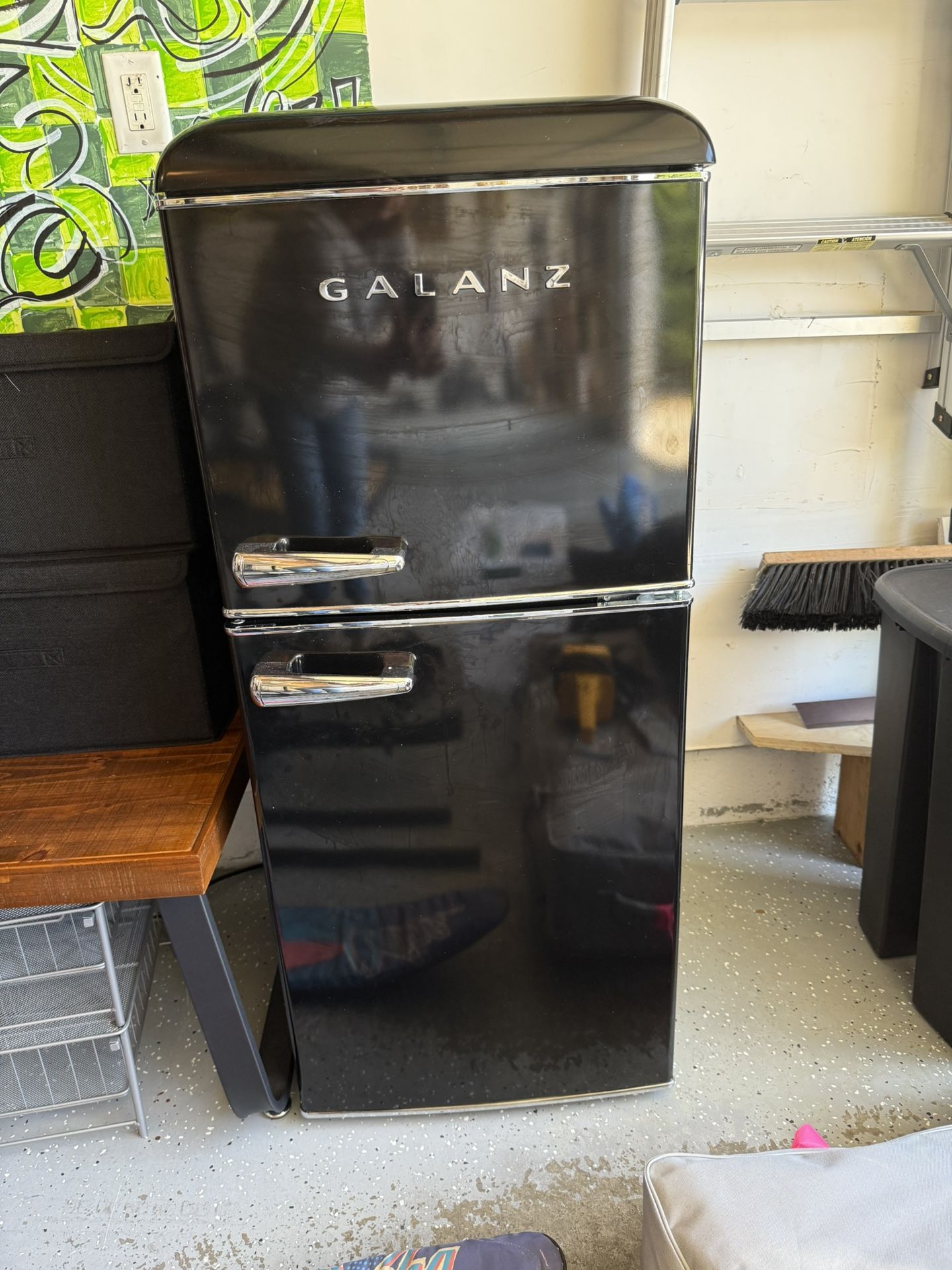Galanz 4.0 Mini-refrigerator With Freezer