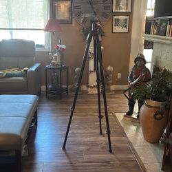 Manfrotto 055 Three Legged Tripod/excellent Cond