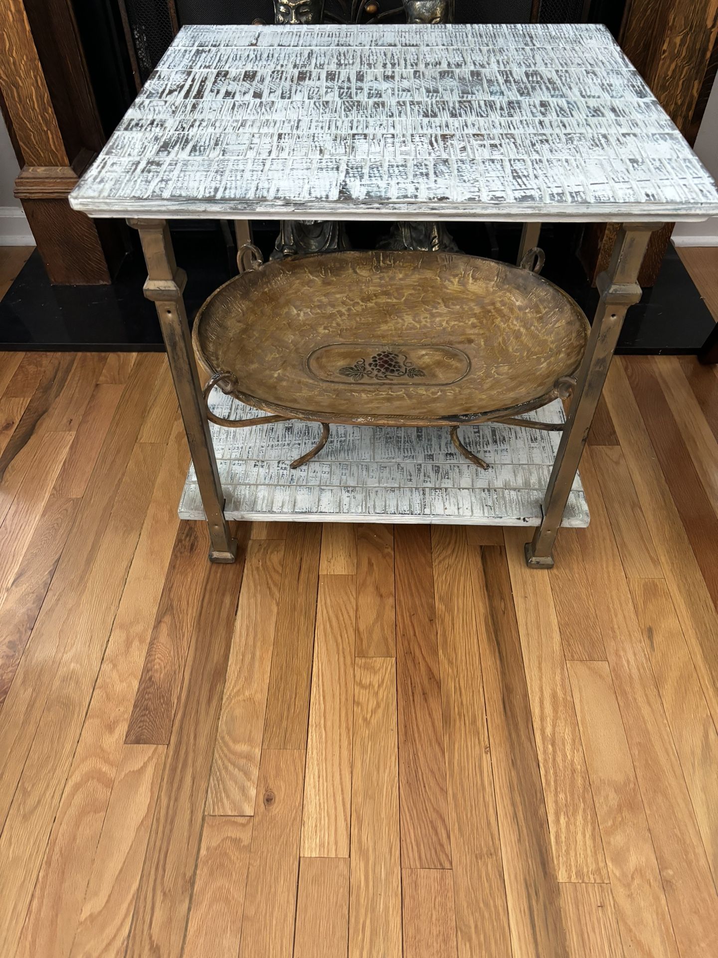 Table / Large Metal Tray