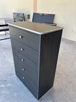 🌟BRAND NEW🌟 Grey five drawer chest