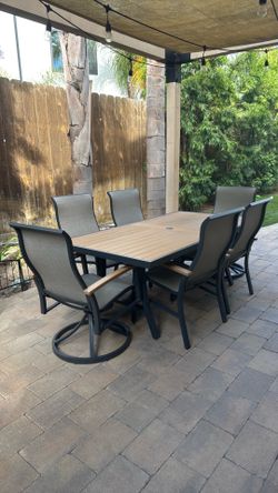 Outdoor Patio Dining Set – Costco – Excellent Condition