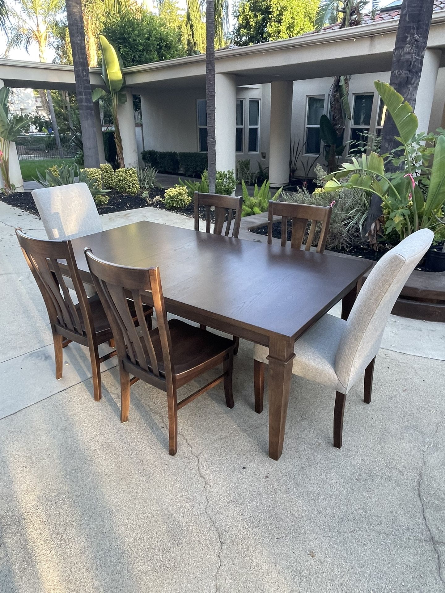 Bassett Dining Room Table 7- Piece