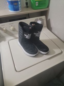 Women size 10 The North Face like new